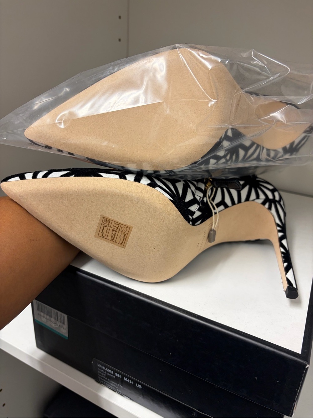 DSQUARED2 Black & White Geometric Ankle Boots Heels Size 41 NWT - Picture 4 of 5